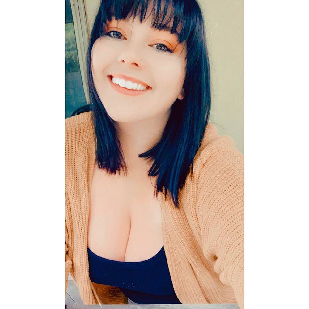 Meet your Posher, Kayla